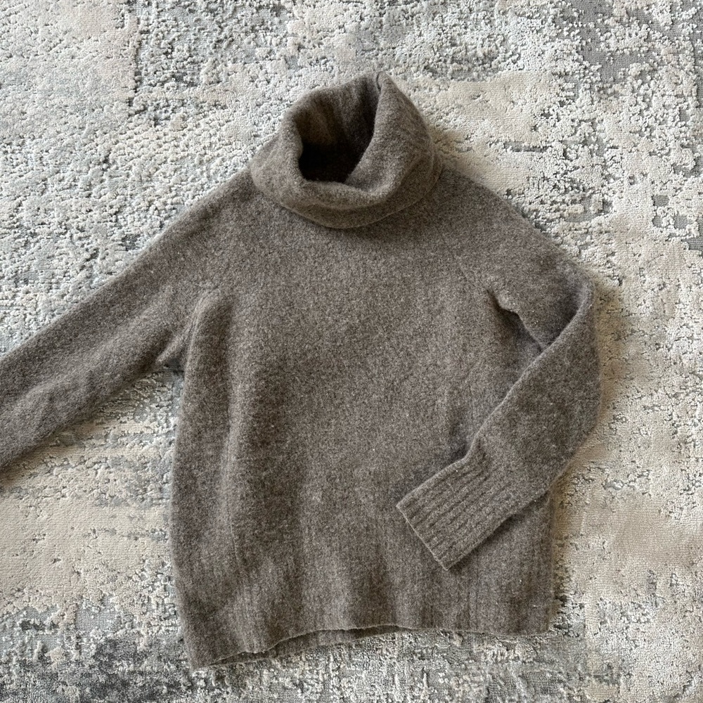 Aritizia wool babaton cowl neck sweater size xxs